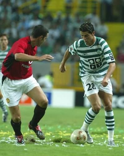 A teenage Cristiano Ronaldo on the ball for Sporting CP against Manchester United